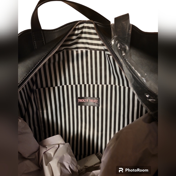 Trickz N' Treatz A Grin That Glows Mega Tote - Picture 3 of 3